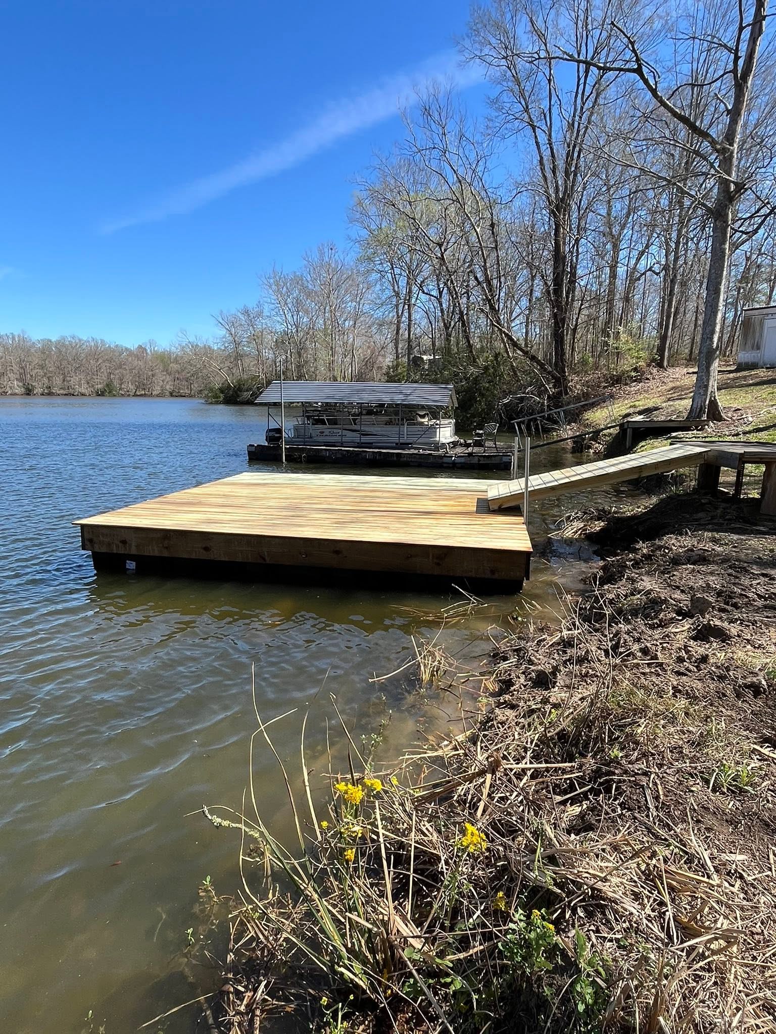 Gator Constructors timber dock and walkway beside the shoreline